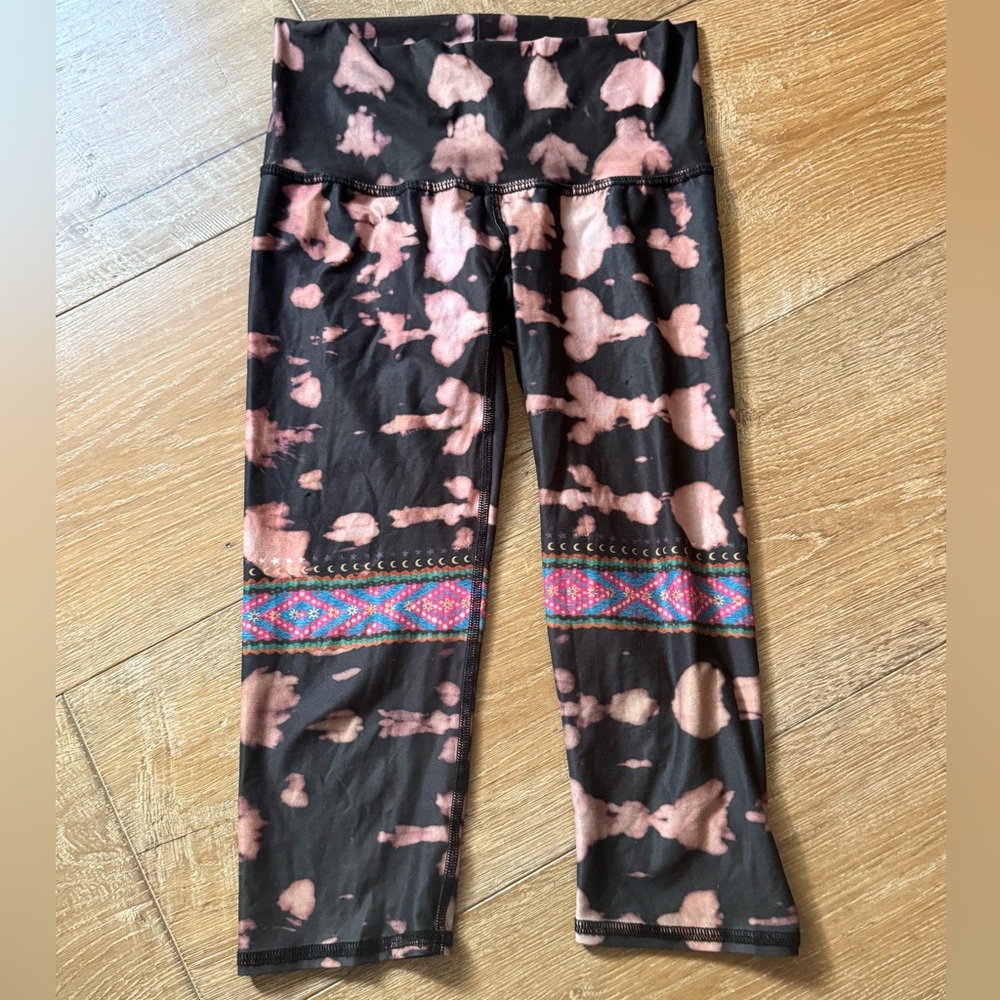 Teeki size small mermaid top and capri leggings set